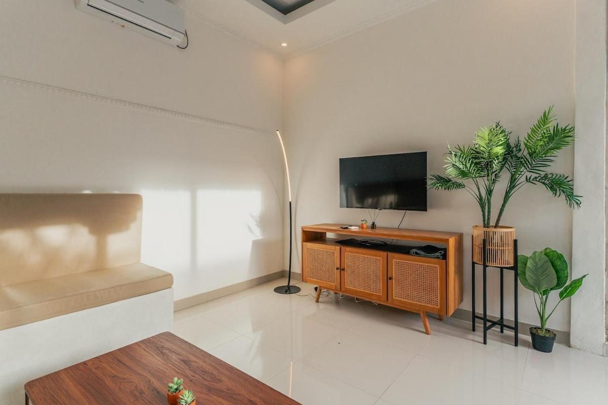 Villa 2br Escape 5 Min Bt Mkt Double6 *